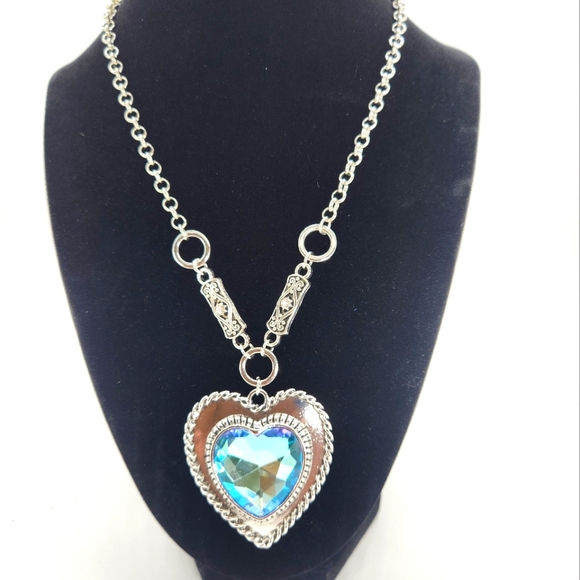 paparazzi Jewelry - PAPARAZZI BLUE Ocean Heart Necklace 💙